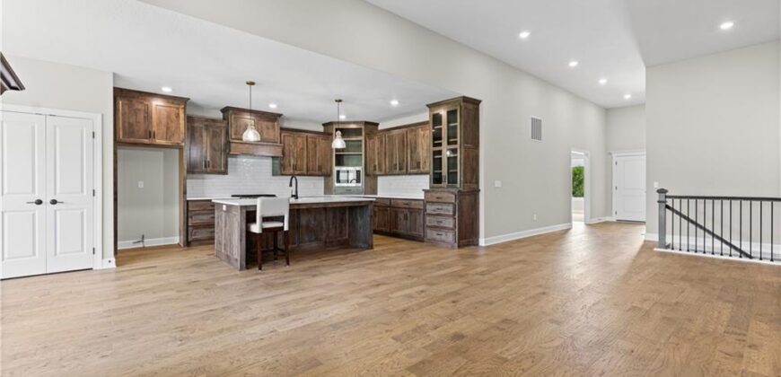 10101 N Oakland Avenue, Kansas City, MO 64157