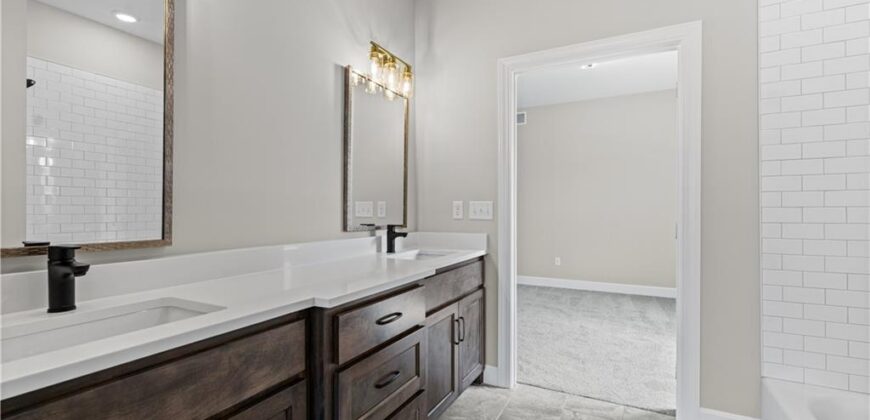 10101 N Oakland Avenue, Kansas City, MO 64157