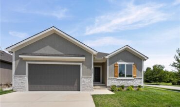 10101 N Oakland Avenue, Kansas City, MO 64157