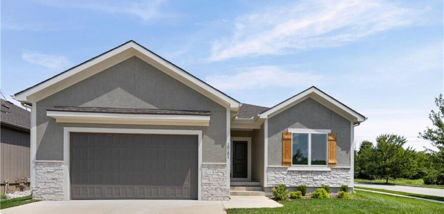10101 N Oakland Avenue, Kansas City, MO 64157