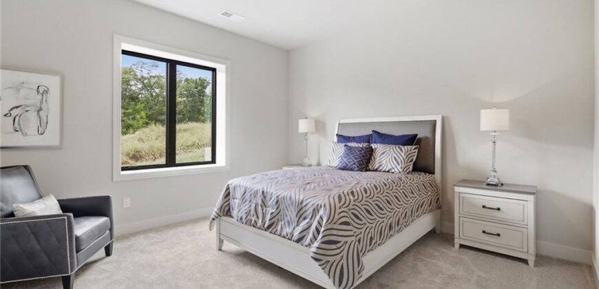 8625 Westridge Court, Parkville, MO 64152