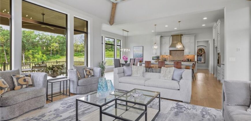 8625 Westridge Court, Parkville, MO 64152