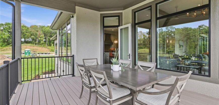 8625 Westridge Court, Parkville, MO 64152