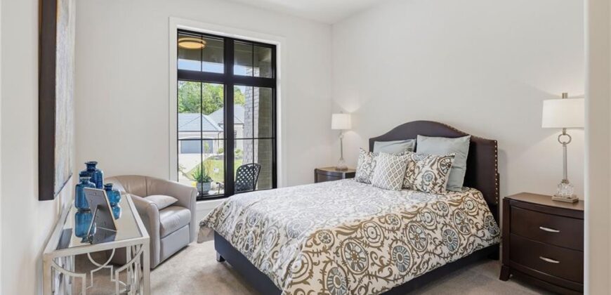 8625 Westridge Court, Parkville, MO 64152