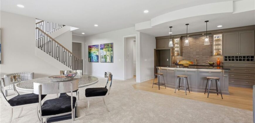 8625 Westridge Court, Parkville, MO 64152