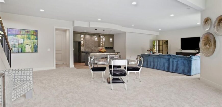 8625 Westridge Court, Parkville, MO 64152