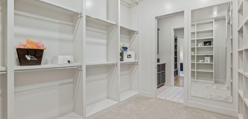 8625 Westridge Court, Parkville, MO 64152