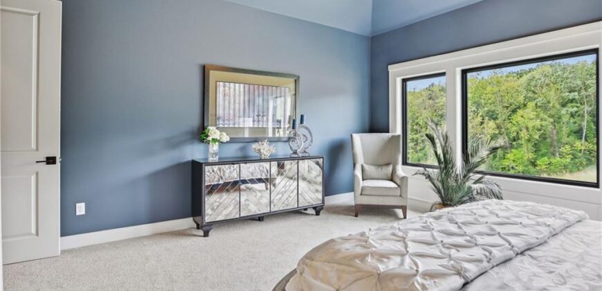 8625 Westridge Court, Parkville, MO 64152
