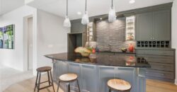 8625 Westridge Court, Parkville, MO 64152