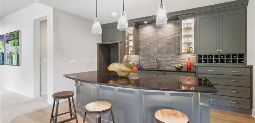 8625 Westridge Court, Parkville, MO 64152