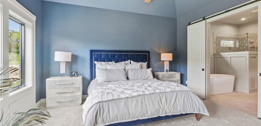 8625 Westridge Court, Parkville, MO 64152