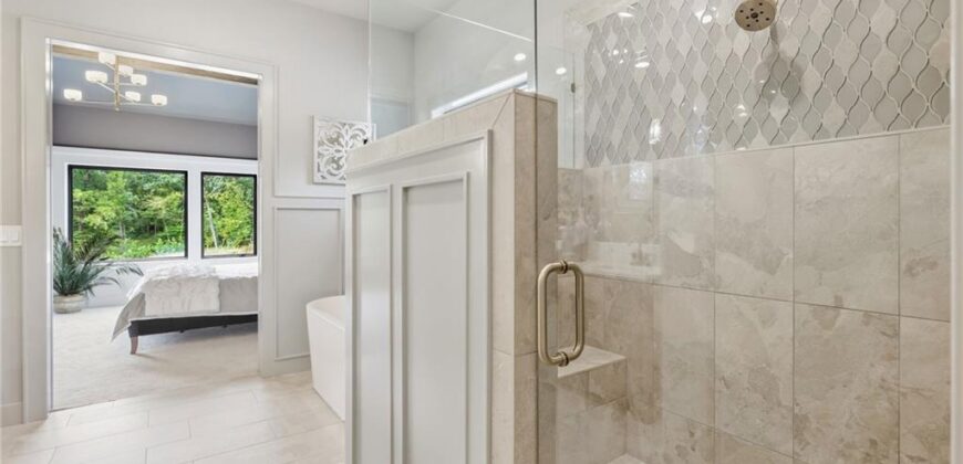 8625 Westridge Court, Parkville, MO 64152