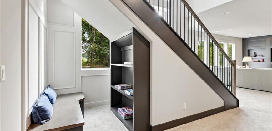 5831 Lentz Drive, Parkville, MO 64152