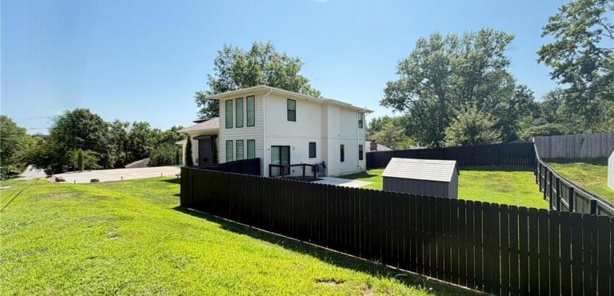 9702 NW 75th Street, Weatherby Lake, MO 64152