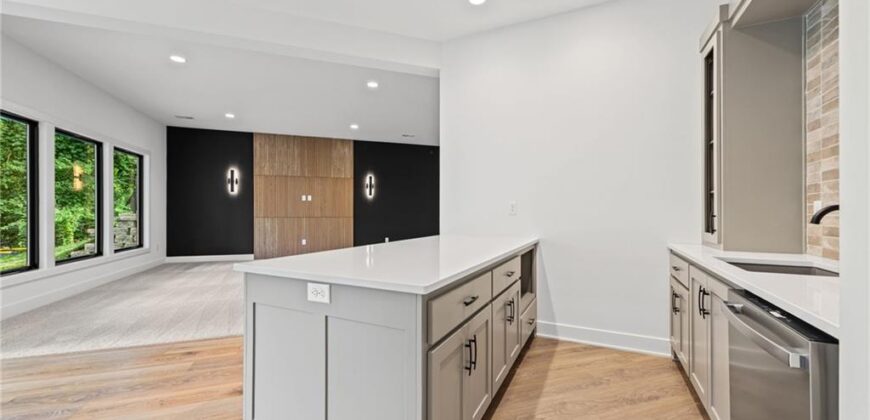 10410 River Hills Drive, Parkville, MO 64152