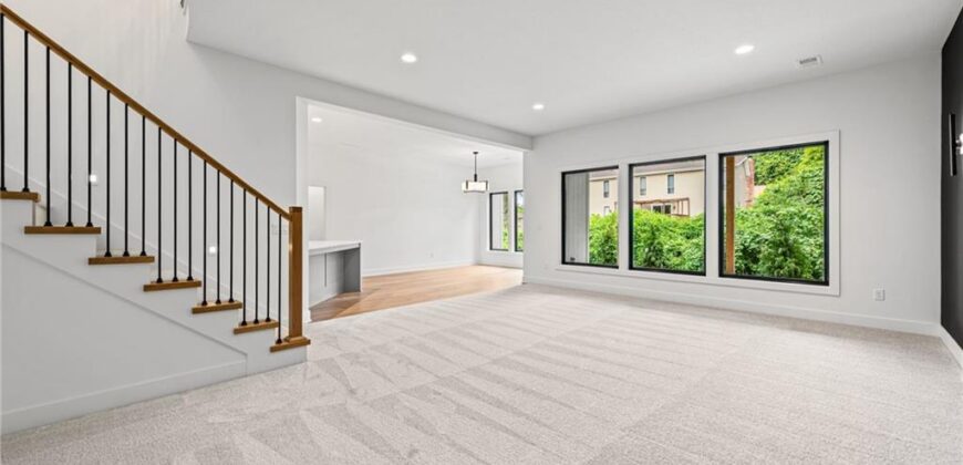 10410 River Hills Drive, Parkville, MO 64152