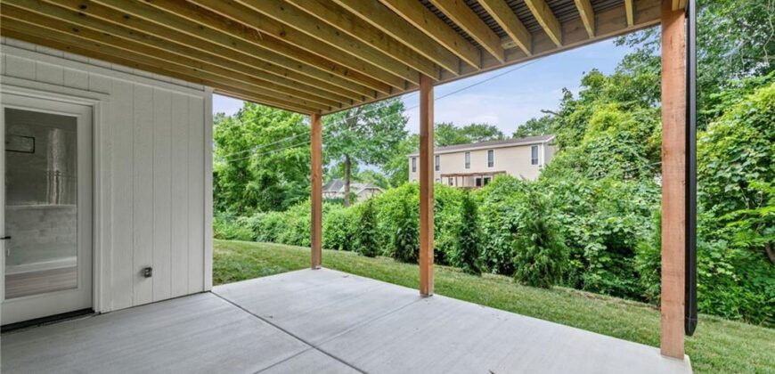 10410 River Hills Drive, Parkville, MO 64152