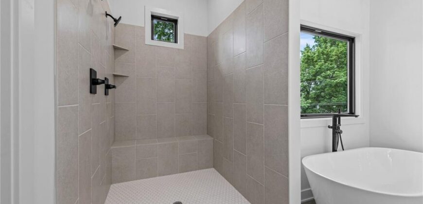 10410 River Hills Drive, Parkville, MO 64152