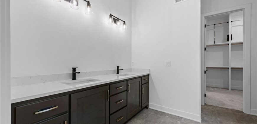 10410 River Hills Drive, Parkville, MO 64152