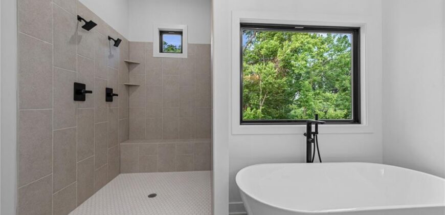 10410 River Hills Drive, Parkville, MO 64152