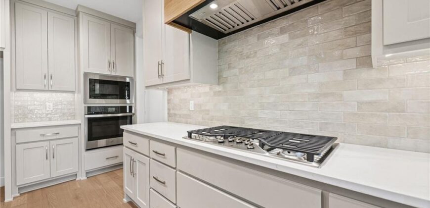 10410 River Hills Drive, Parkville, MO 64152