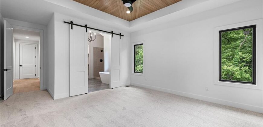10410 River Hills Drive, Parkville, MO 64152