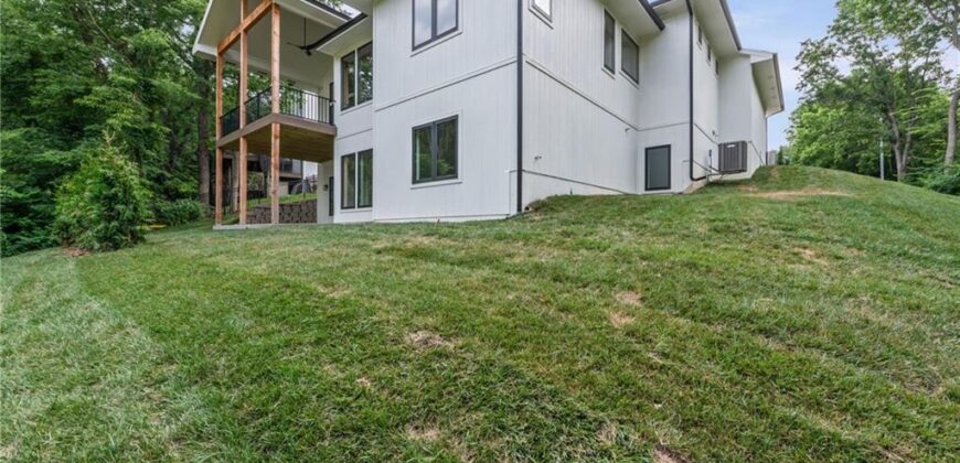 10410 River Hills Drive, Parkville, MO 64152
