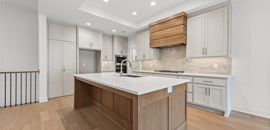 10410 River Hills Drive, Parkville, MO 64152