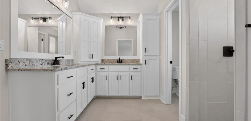 7045 NW Yulich Court, Parkville, MO 64152