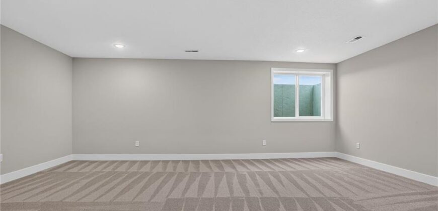 7045 NW Yulich Court, Parkville, MO 64152
