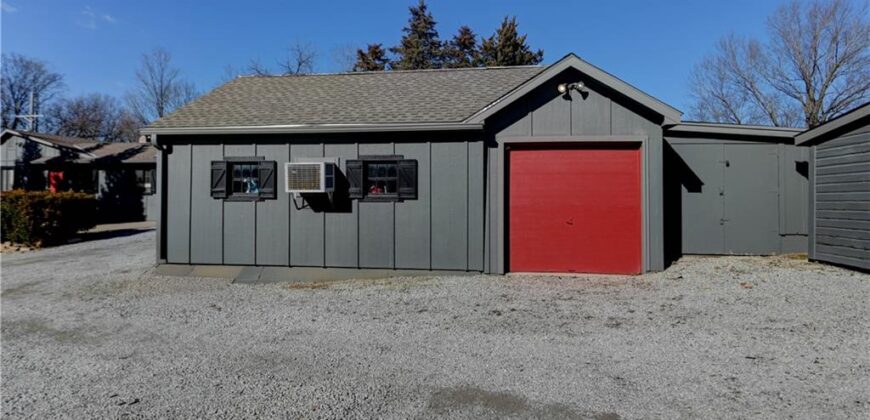 6121 NW Klamm Road, Kansas City, MO 64152