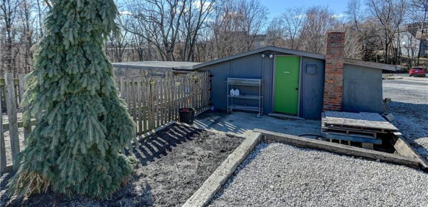 6121 NW Klamm Road, Kansas City, MO 64152