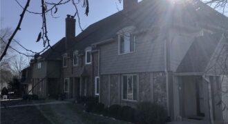 8395 NW WAUKOMIS Drive, Kansas City, MO 64151