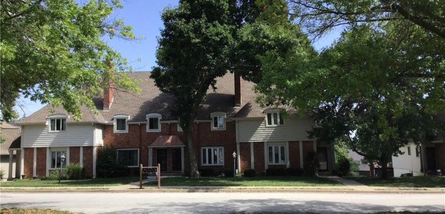 8395 NW WAUKOMIS Drive, Kansas City, MO 64151