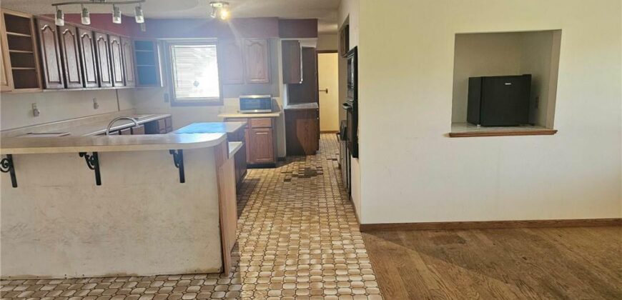 25410 High Drive, Excelsior Springs, MO 64024