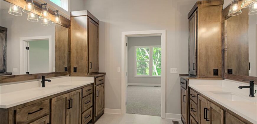 4830 NW Huonker Court, Riverside, MO 64150