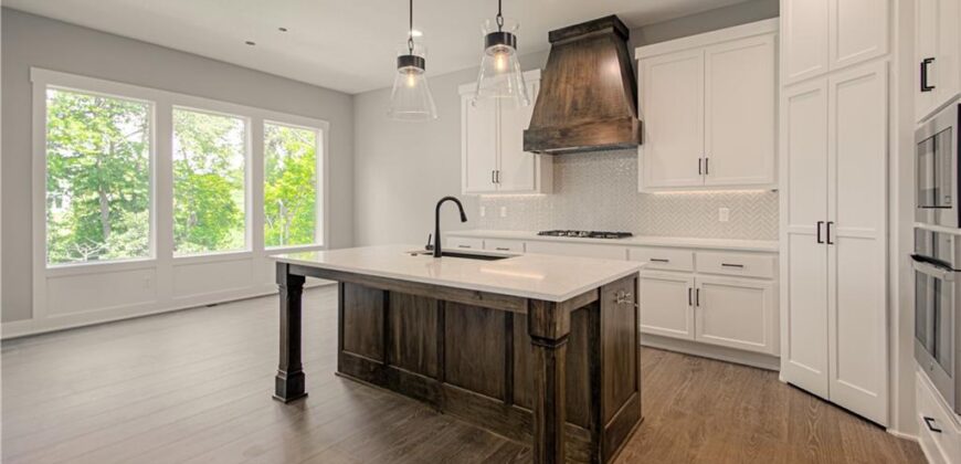4830 NW Huonker Court, Riverside, MO 64150