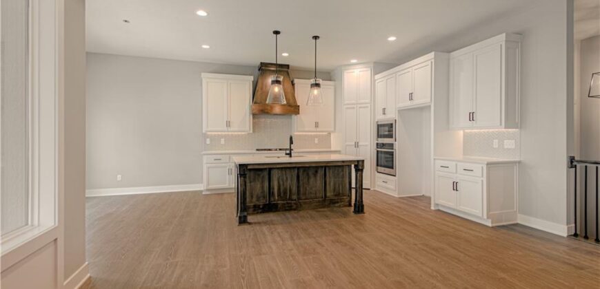4830 NW Huonker Court, Riverside, MO 64150