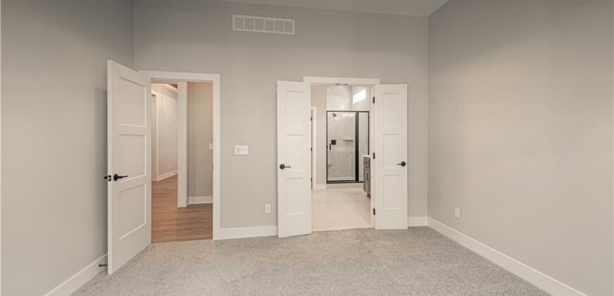 4830 NW Huonker Court, Riverside, MO 64150