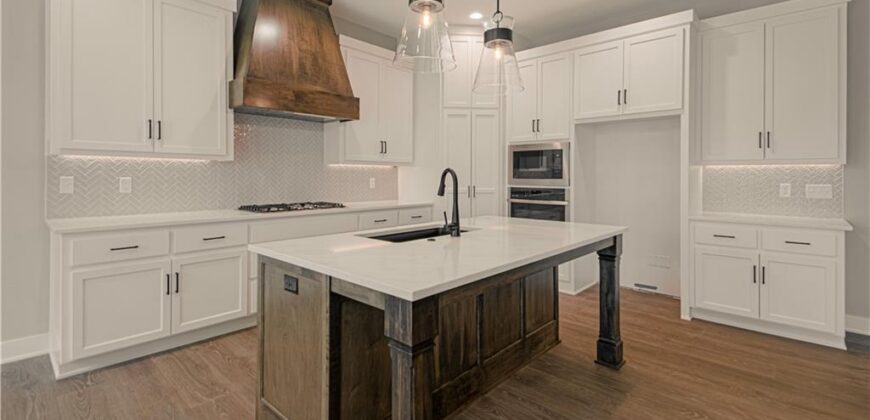 4830 NW Huonker Court, Riverside, MO 64150