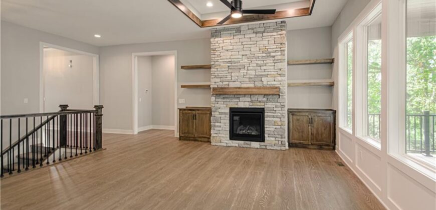 4830 NW Huonker Court, Riverside, MO 64150