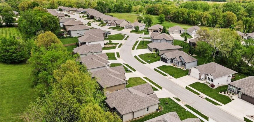 208 S MARIMACK Court, Kearney, MO 64060