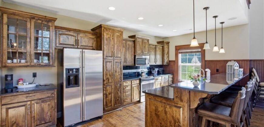 10875 Allen Way, Parkville, MO 64152
