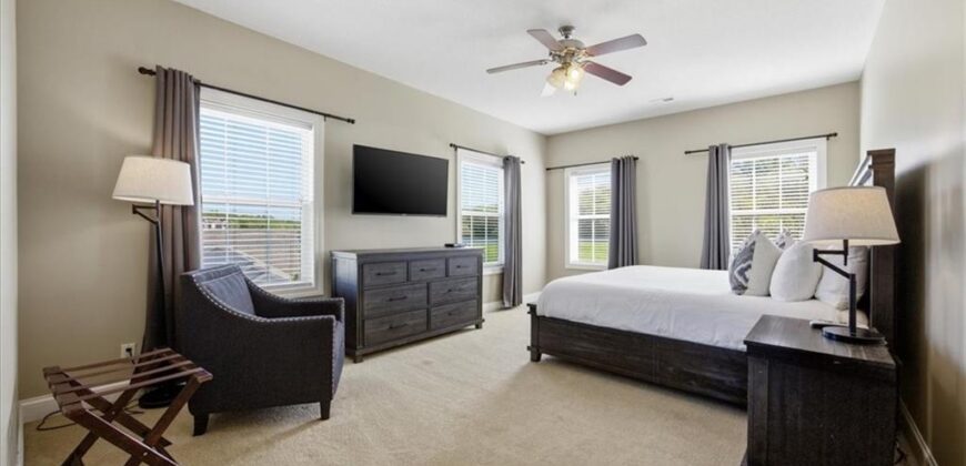 10875 Allen Way, Parkville, MO 64152