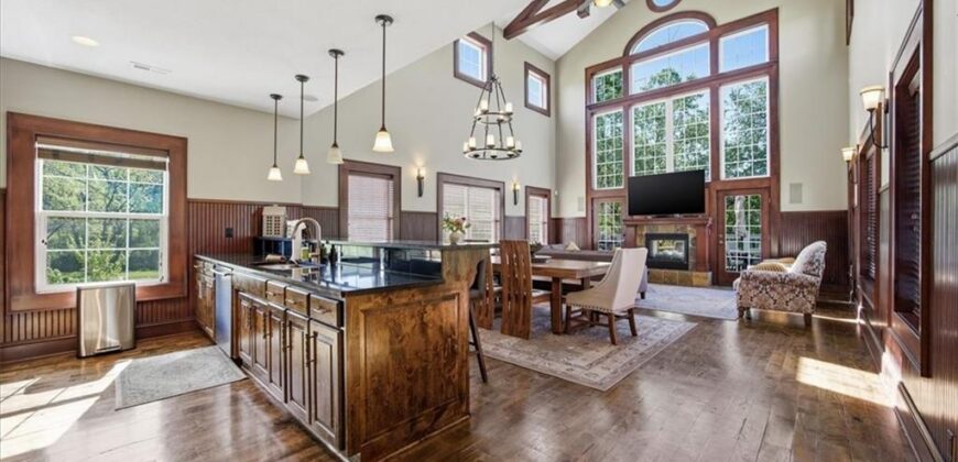 10875 Allen Way, Parkville, MO 64152