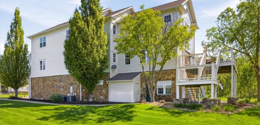 10875 Allen Way, Parkville, MO 64152