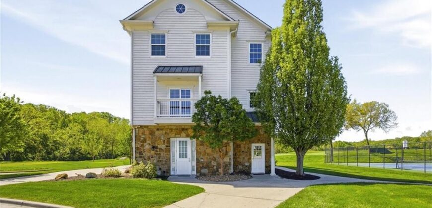 10875 Allen Way, Parkville, MO 64152