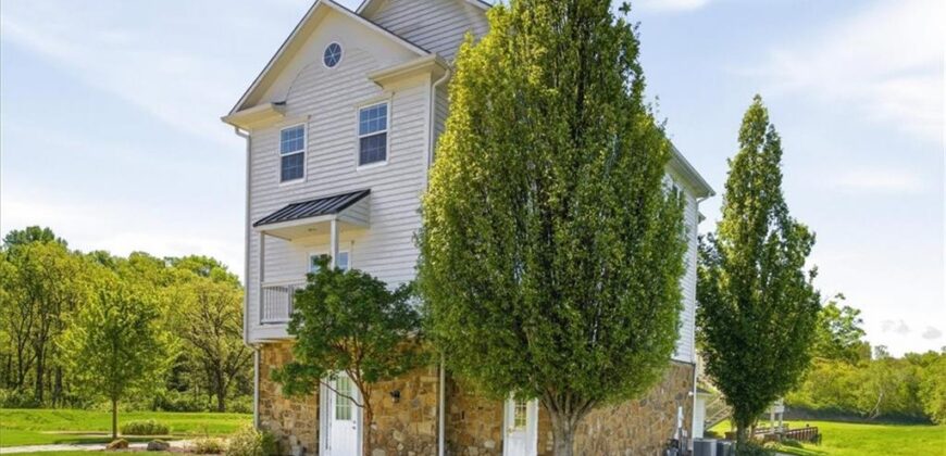 10875 Allen Way, Parkville, MO 64152