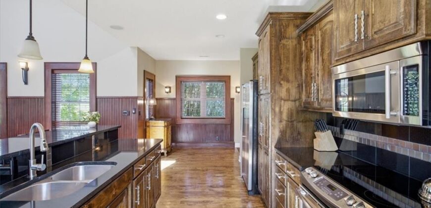 10875 Allen Way, Parkville, MO 64152