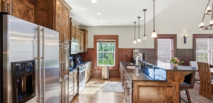 10875 Allen Way, Parkville, MO 64152